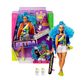 Barbie Extra Muñeca articulada con pelo azul rizado, accesorios de moda y mascotas por 14.99€