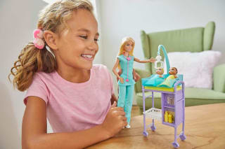 Babydokter Barbie met tweeling & verzorgingscenter voor €16.99 bij Amazon