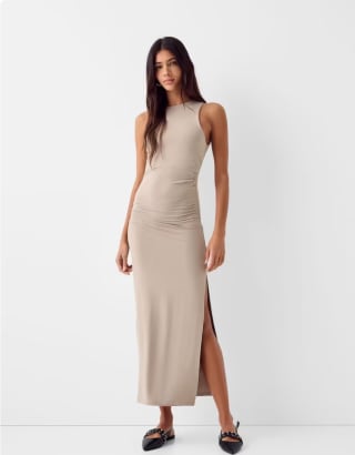 Vestido midi sin mangas frunce por solo 8,99€ en Bershk