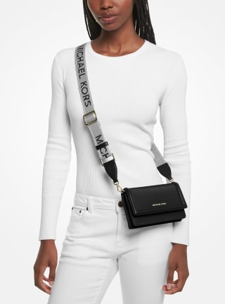 Michael Kors Jet Set - Bandolera pequeña para teléfono por $1,280.90 en Amazon