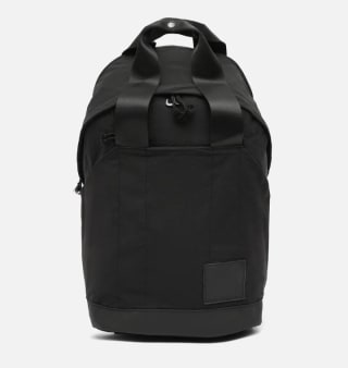 Mochila en nylon con bolsillo para portátil 14 pulgadas por 12€.