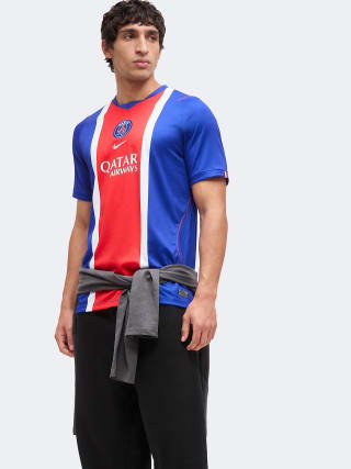 NIKE Maillot 'PSG STAD HM' pour 69,90€ chez About You