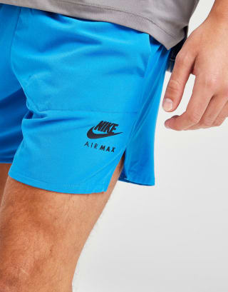 Nike pantalón corto Air Max Performance por 15€ en JD Sports