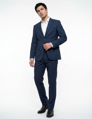 Calvin Klein traje para hombre por $3,514.50 en Liverpool