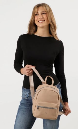 CARTERA MOCHILA ALBIZIA I-D $9.990 solo en Ripley, Chile