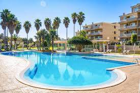 7 Nights in Portimão, Algarve for 2 – £209pp Including Flights