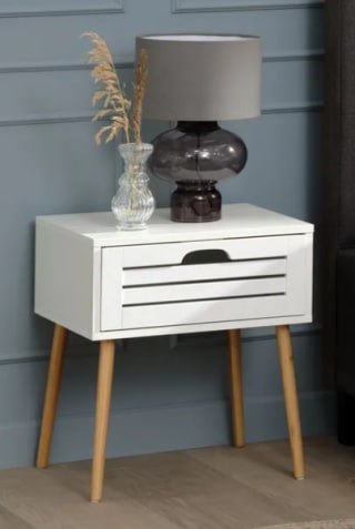 Mesita de noche BROBY 1 cajón color bambú/blanco por 21.50€