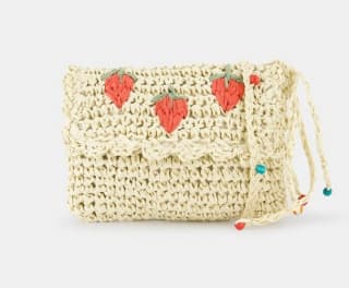 Kids El Corte Inglés Bolso Bandolera fresa de niña por 7.99€.