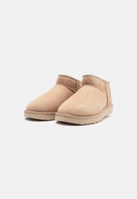 UGG Classic Ultra Mini voor €107,95 bij Zalando