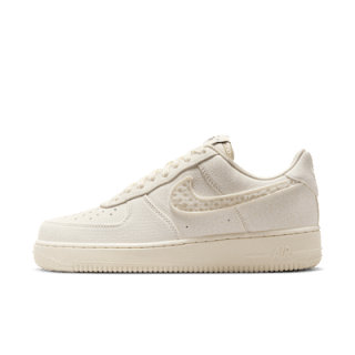 Nike Sportswear Sneakers laag 'AIR FORCE 1 '07 LX' voor €64,99 in de Nike store