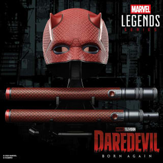 Marvel Legends Series, Daredevil: Born Again, máscara y bastón por $2,555 en Amazon