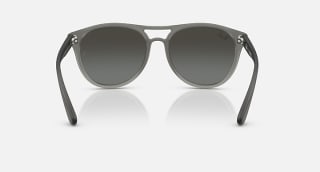 Les lunette de soleil Brad de chez Ray-Ban à 86€