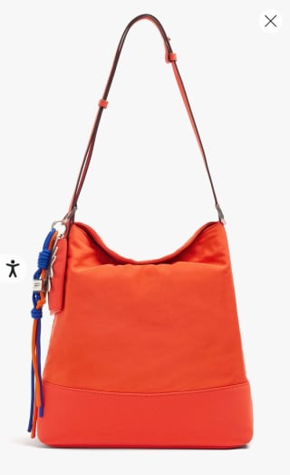 Parfois Bolso de hombro de nylon con colgadura por 19.99€.