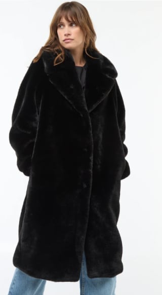 Abrigo largo efecto pelo Kiabi por 35€ (entiendas físicas)