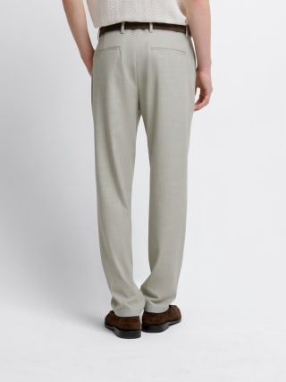 Chino à pinces pour 20€ chez Devred 1902