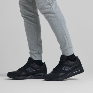 Nike Air Max IVO pour 90€