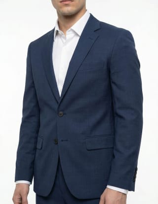 Calvin Klein traje para hombre por $3,514.50 en Liverpool
