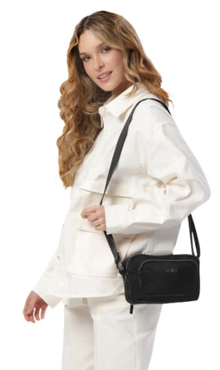 Cartera riñonera 2 en 1 Funty 30 XS Negra Totto. OFERTA $13.990 Solo en Falabella.com