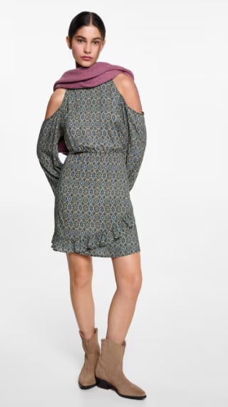 Vestido corto con hombros descubiertos por 4.99€