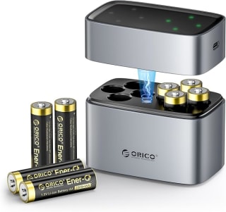 ORICO Cargador de Pilas AA de Litio con 8 Ranuras Pilas AA por 17.99€
