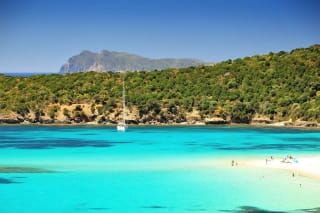 Cerdeña 6 noches: Ferry con tu coche + Apartamentos Badesi por 217€