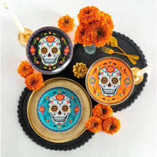 Sango juego de platos de cerámica Día de Muertos (6 piezas) por $197 en Costco