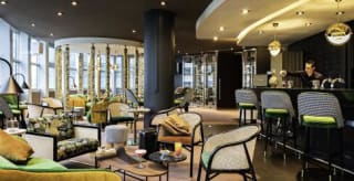 Overnachting ontbijt, bij 5* Hotel Pullman Paris La Défense voor €169 voor 2 personen