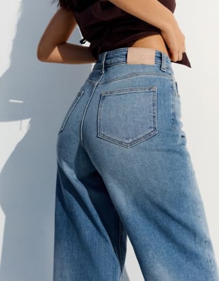 Jeans wide leg tiro alto por 14,99€ en Bershka