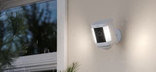 Ring Spotlight Camera Plus op batterij voor €99,99 bij Amazon
