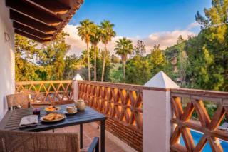 8 dagen Spanje (Malaga) met 4 pers. vlucht + accommodatie + huurauto voor €2091,30