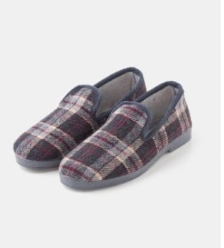 Zapatillas de estar por casa cuadtos para hombre TEX por 4.99€.