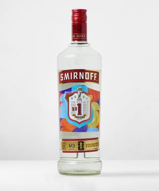 Vodka Smirnoff Edición Especial Copa del Mundo 1L por $144 | El Palacio de Hierro