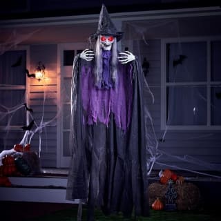JOYIN Bruja animada de Halloween (182 cm) por $452.96 en Amazon