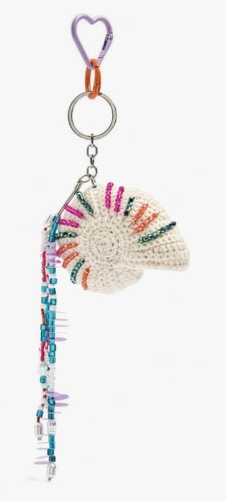 Parfois Llavero con charm de caracol por 10.99€.