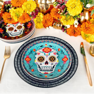 Sango juego de platos de cerámica Día de Muertos (6 piezas) por $197 en Costco