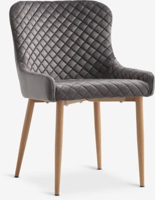 Silla de comedor PEBRINGE terciopelo gris/color roble por 25€ en JYSK