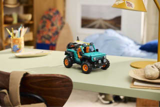 LEGO Technic Jeep Wrangler Rubicon (42227) voor €38,99 bij Bol