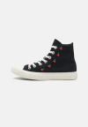 Tot 70% korting op Converse schoenen bij Zalando