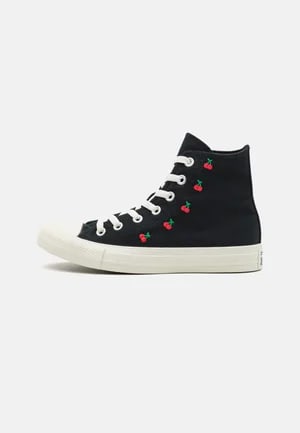 Tot 70% korting op Converse schoenen bij Zalando