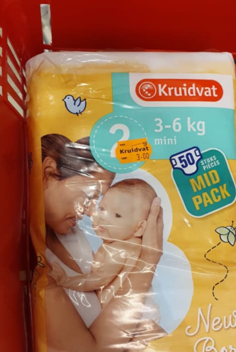 Klein Hijgend kleding Pampers + Kruidvat luiers met 50% korting bij kruidvat