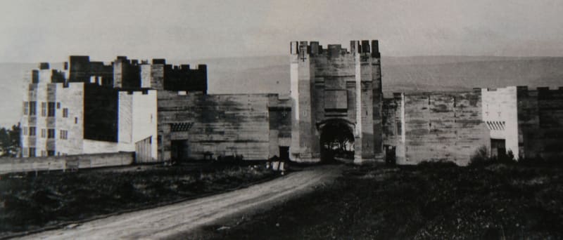 Full-size mockup by Edwin Lutyens for the barbican of Castle Drogo, never built: photo, The National Trust 