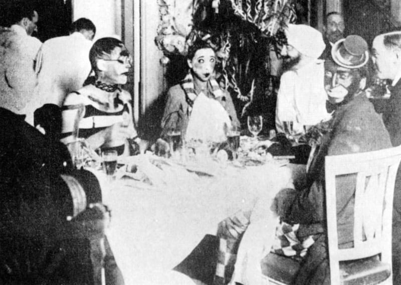 Le Corbusier and Josephine Baker at a costume party on board the <em>Lutétia</em>. What did she think about the guest in blackface opposite?