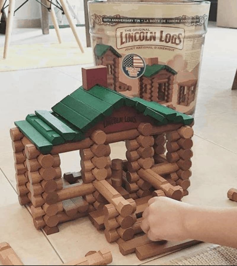 A Lincoln Logs kit