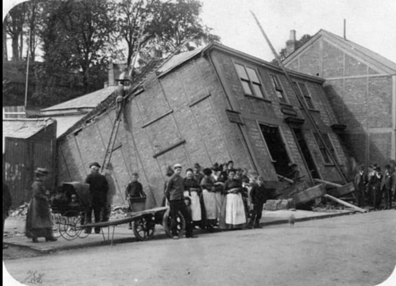 A house falls into a cavern created by pumping brine in Northwich, Cheshire. Photo by Stubby43