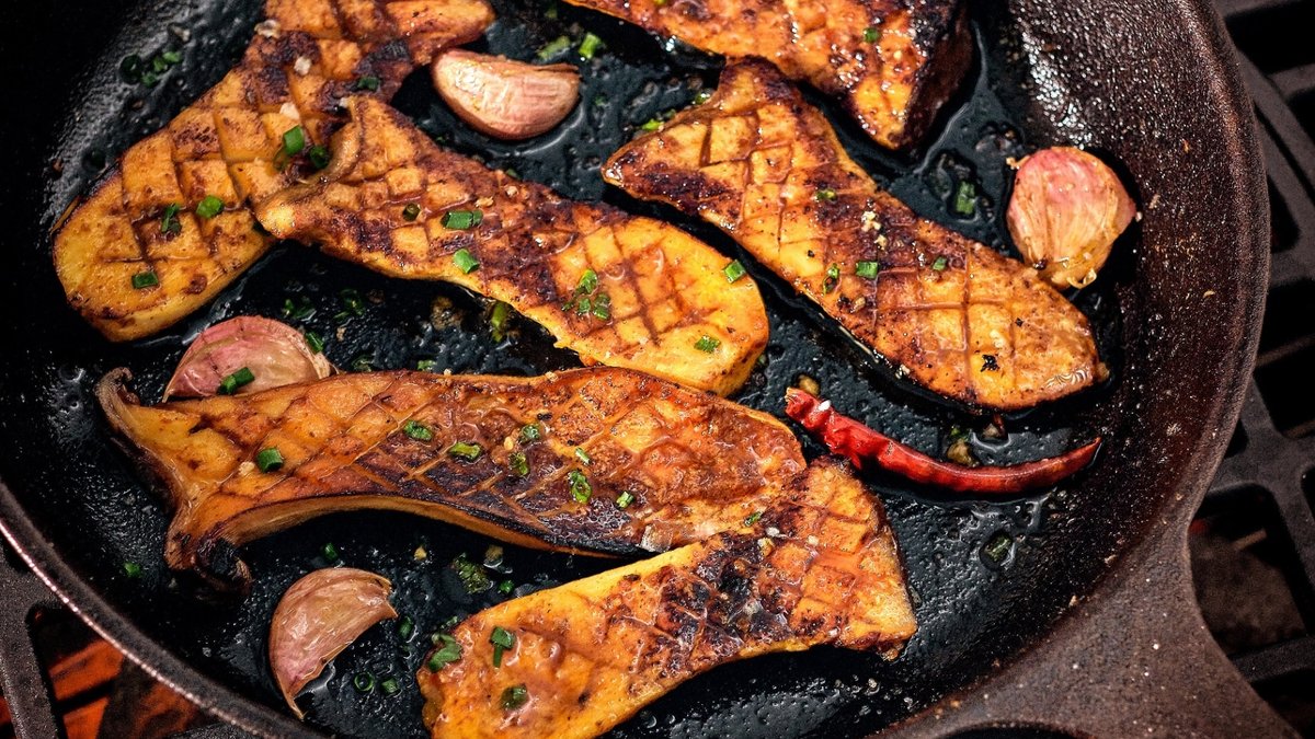 Spicy King Oyster Mushroom Shawarma Serves Vegetarian Barbecue Spicy King Oyster Mushroom Shawarma Serves Vegetarian Barbecue - king oyster mushroom