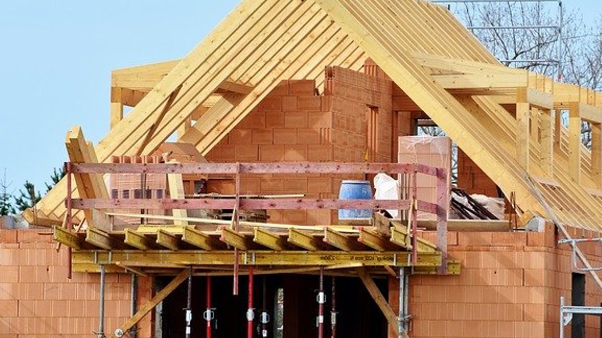 Housing construction slowdown eases as building picks up Housing construction slowdown eases as building picks up - uk housebuilding