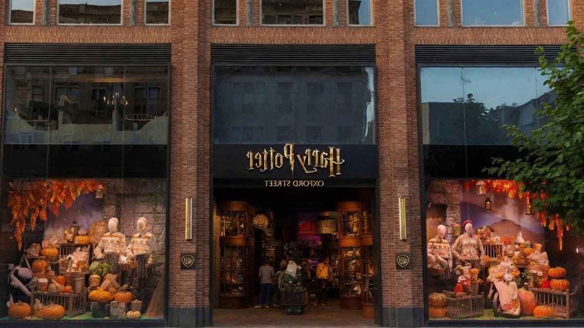 Harry Potter store opens on Oxford Street - harry potter