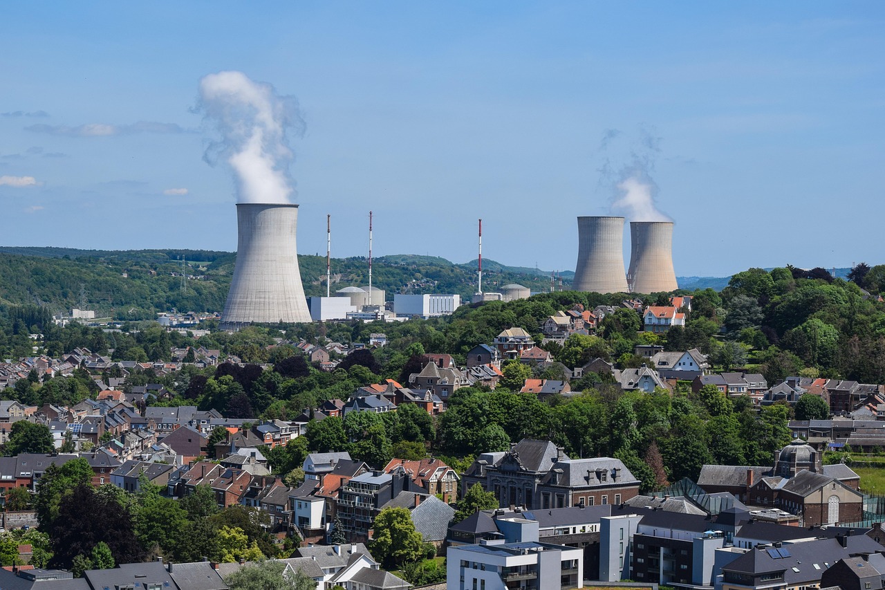 France powers down reactors amid worsening heatwave