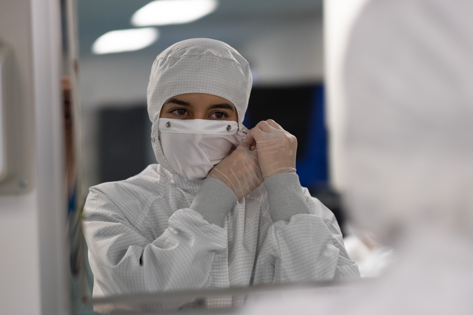 7 Benefits of Renting Cleanroom Lab Uniforms