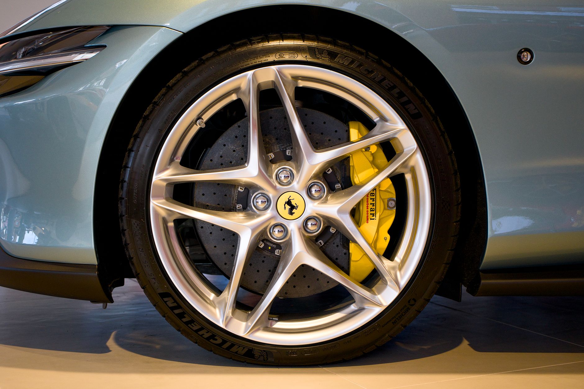 Chinese automaker challenges Ferrari with V-8 supercar